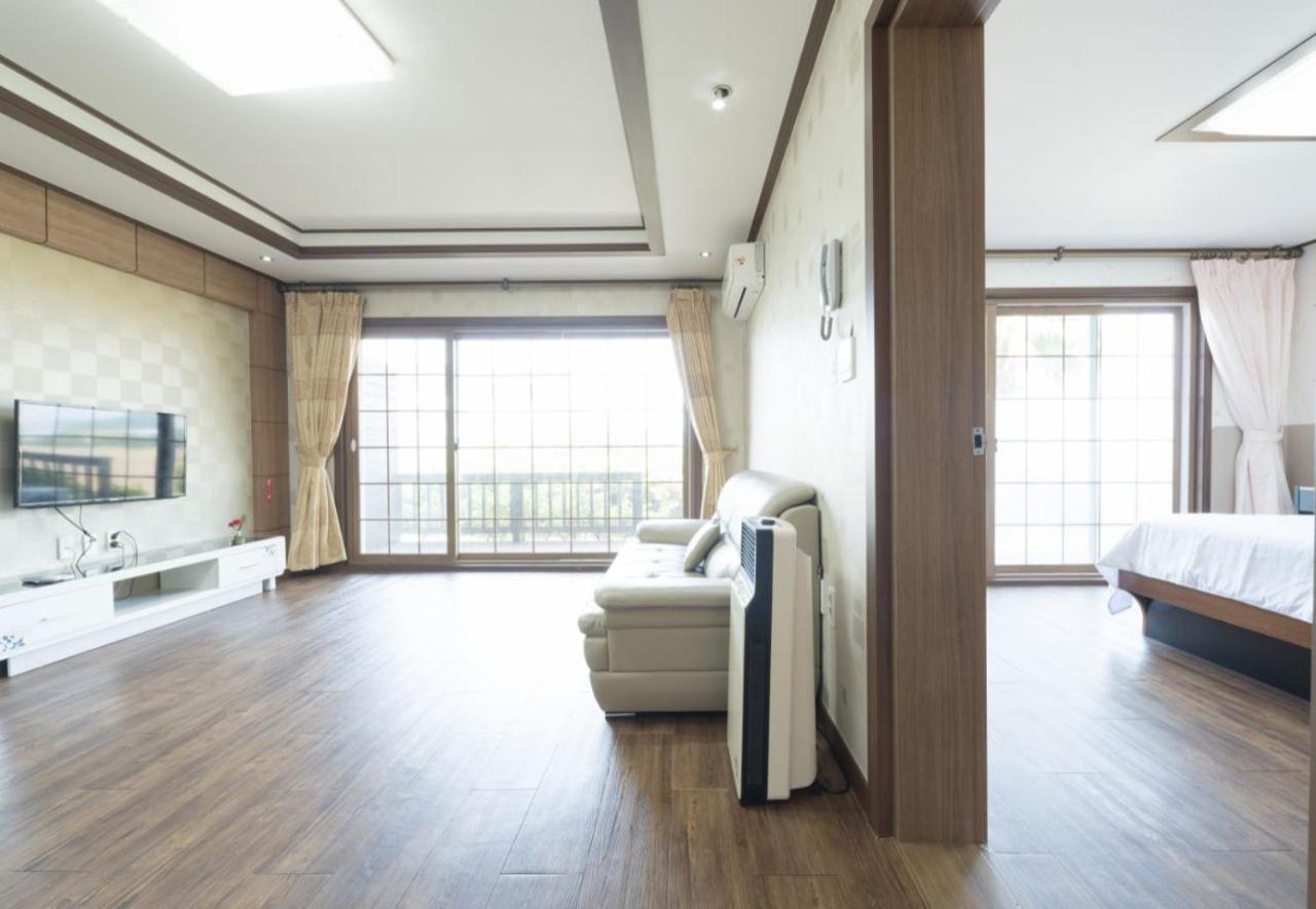Jeju Time-Travel Pension Exterior photo